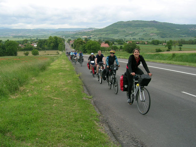 021 Gruppe_kommt_angeradelt